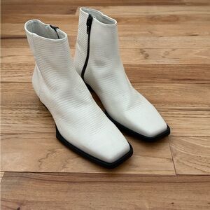 FRAME Le Maddox White Leather Square Toe Ankle Boots Size 37.5